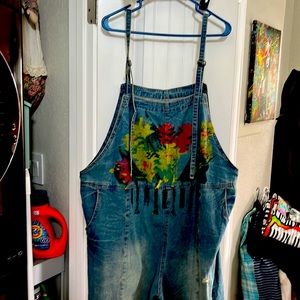 Oversized, wide leg ‘painters overalls’! Very cute!